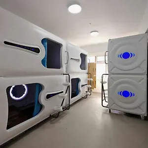 Space Capsule Albergue Madri